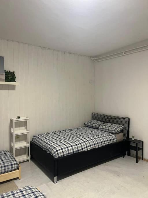 Comfy Good location Free Parking view 2