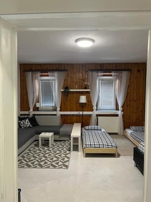 Comfy Good location Free Parking view 3