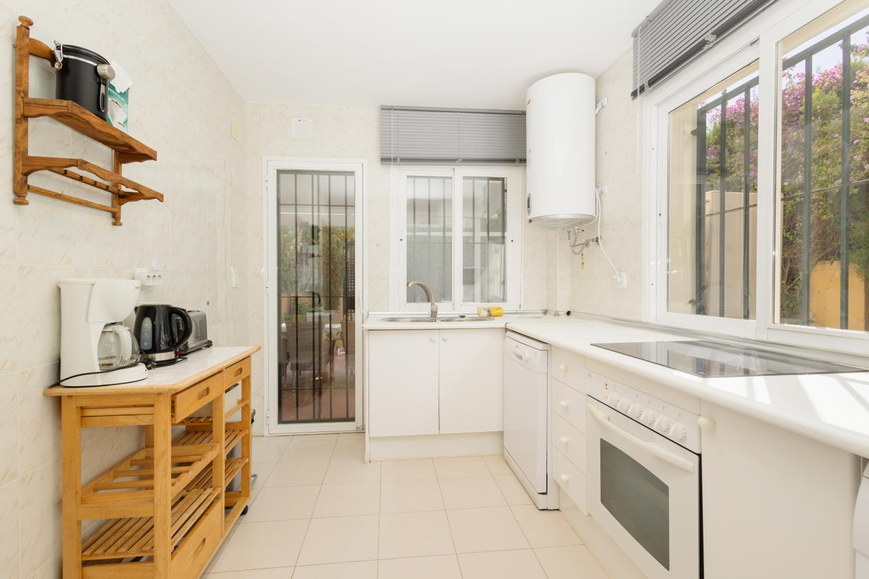 Marbella Vacations - Beautiful townhouse walking distance to the beach in Costabella, Marbella - Property Image 30