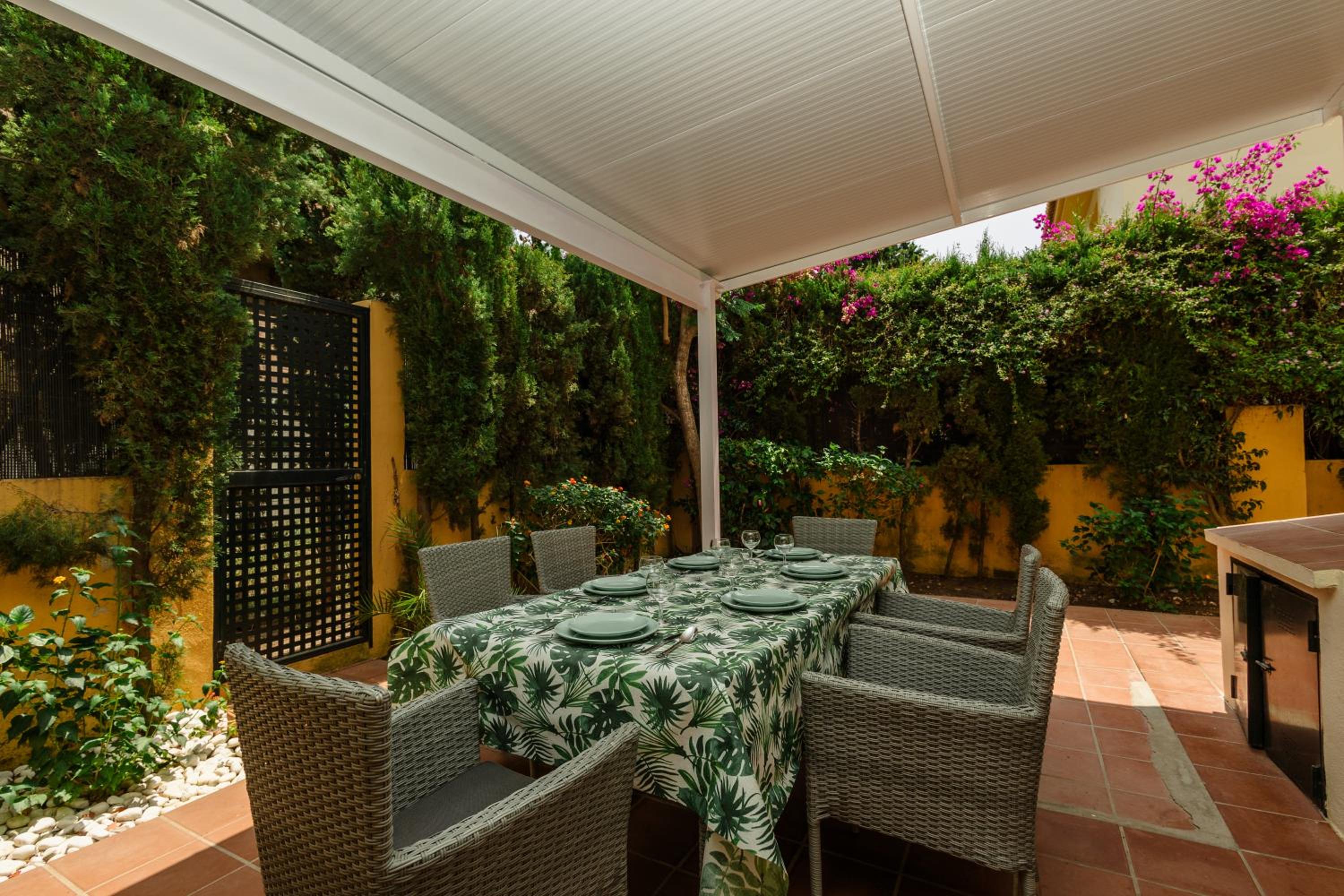 Marbella Vacations - Beautiful townhouse walking distance to the beach in Costabella, Marbella - Property Image 31