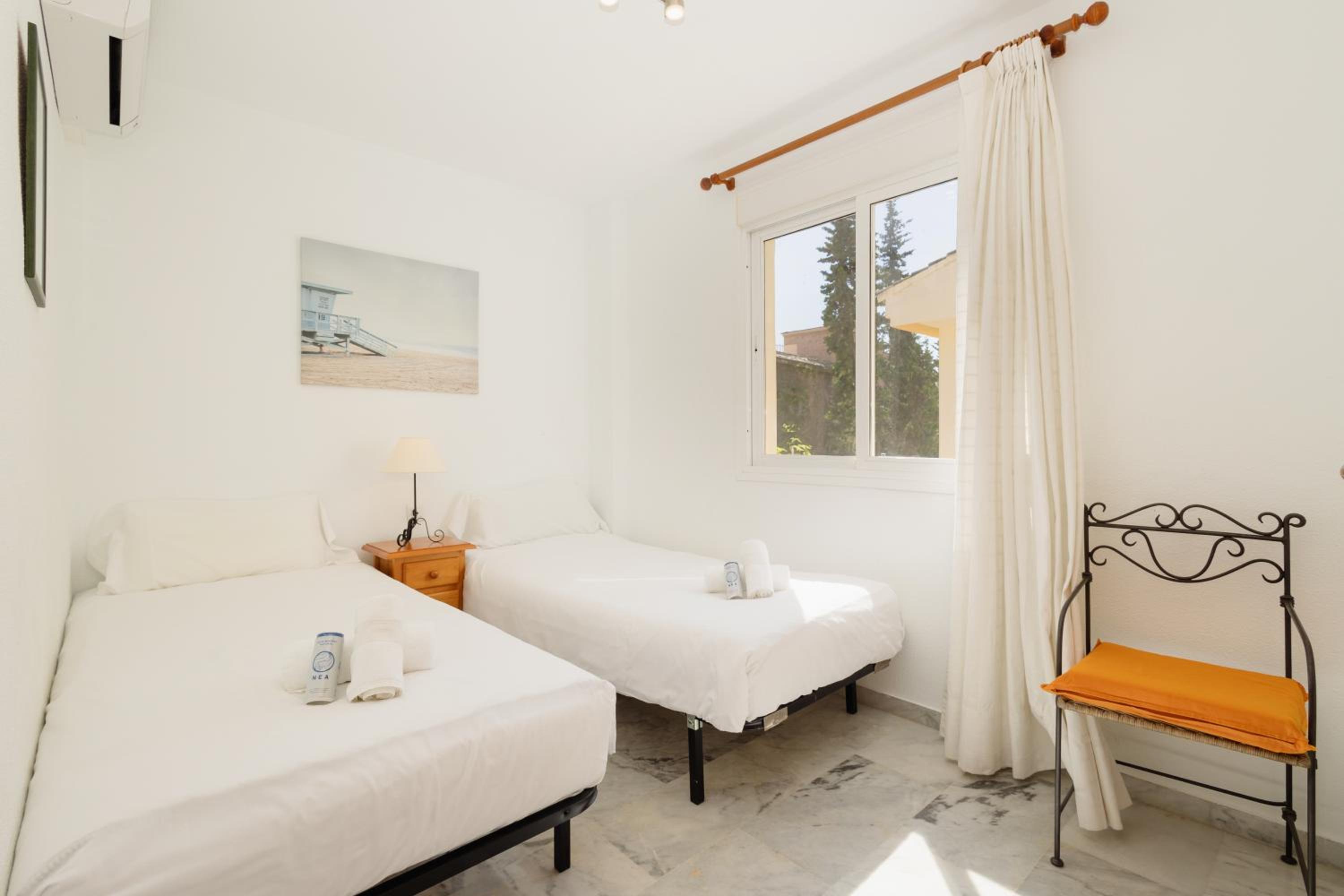 Marbella Vacations - Beautiful townhouse walking distance to the beach in Costabella, Marbella - Property Image 34