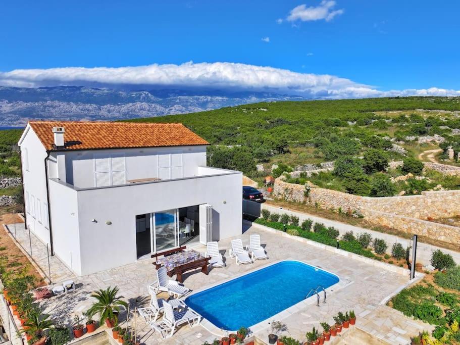 Villa Joanna - hidden oasis with pool, gym & garrage view 4