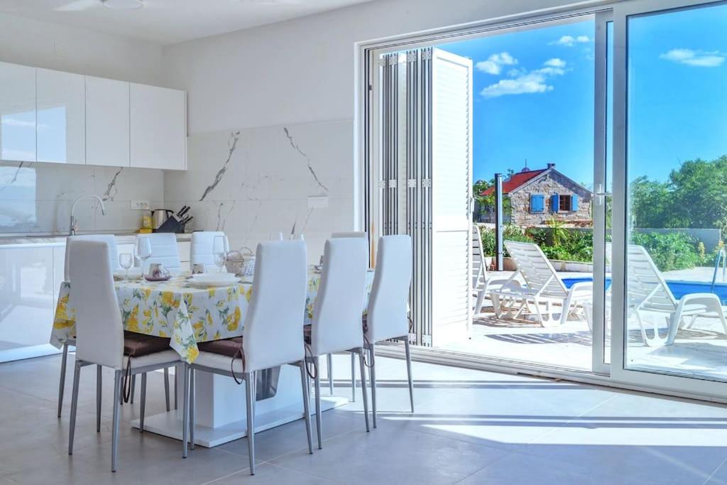Villa Joanna - hidden oasis with pool, gym & garrage view 5