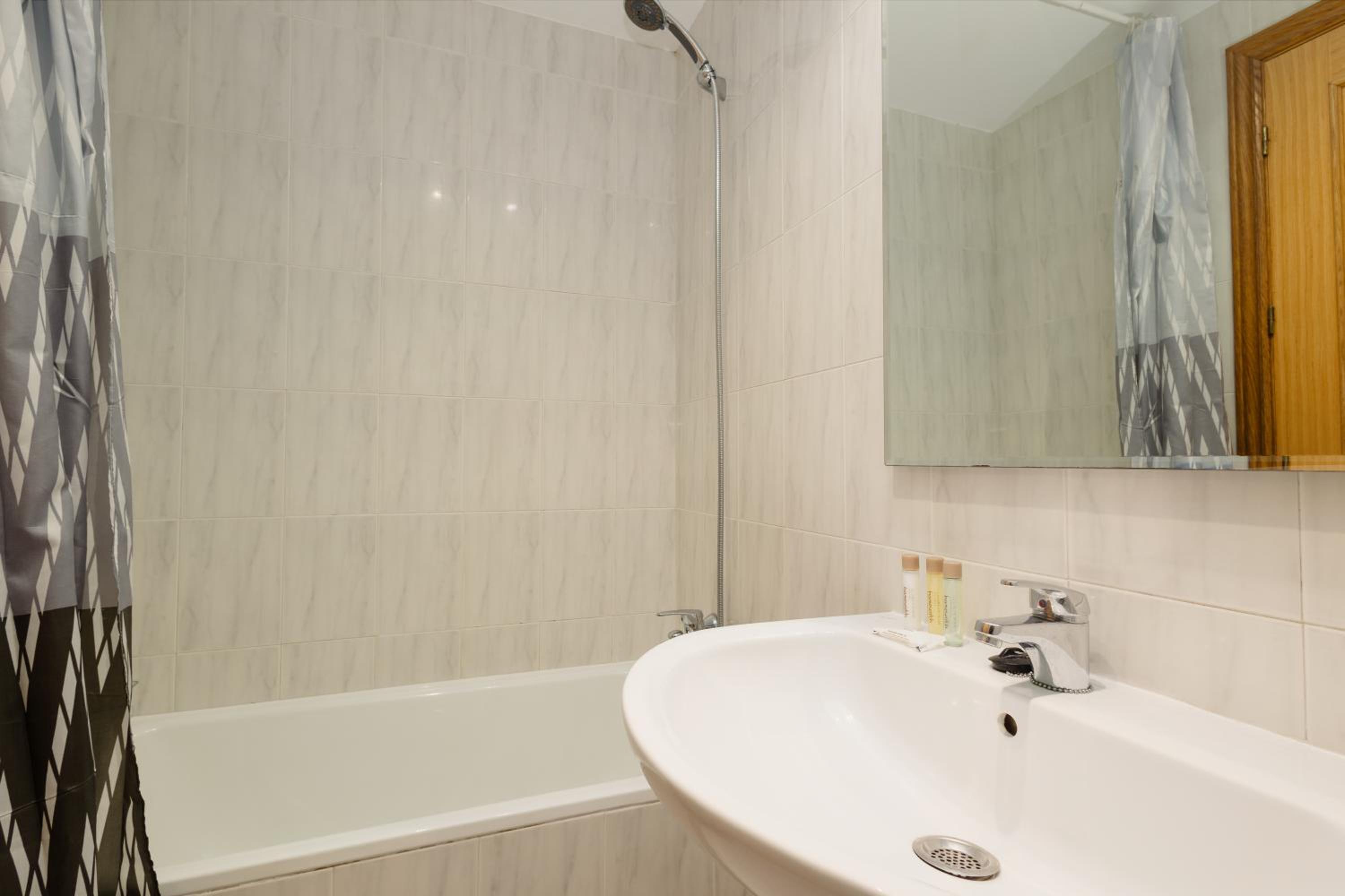 Marbella Vacations - Beautiful townhouse walking distance to the beach in Costabella, Marbella - Property Image 36