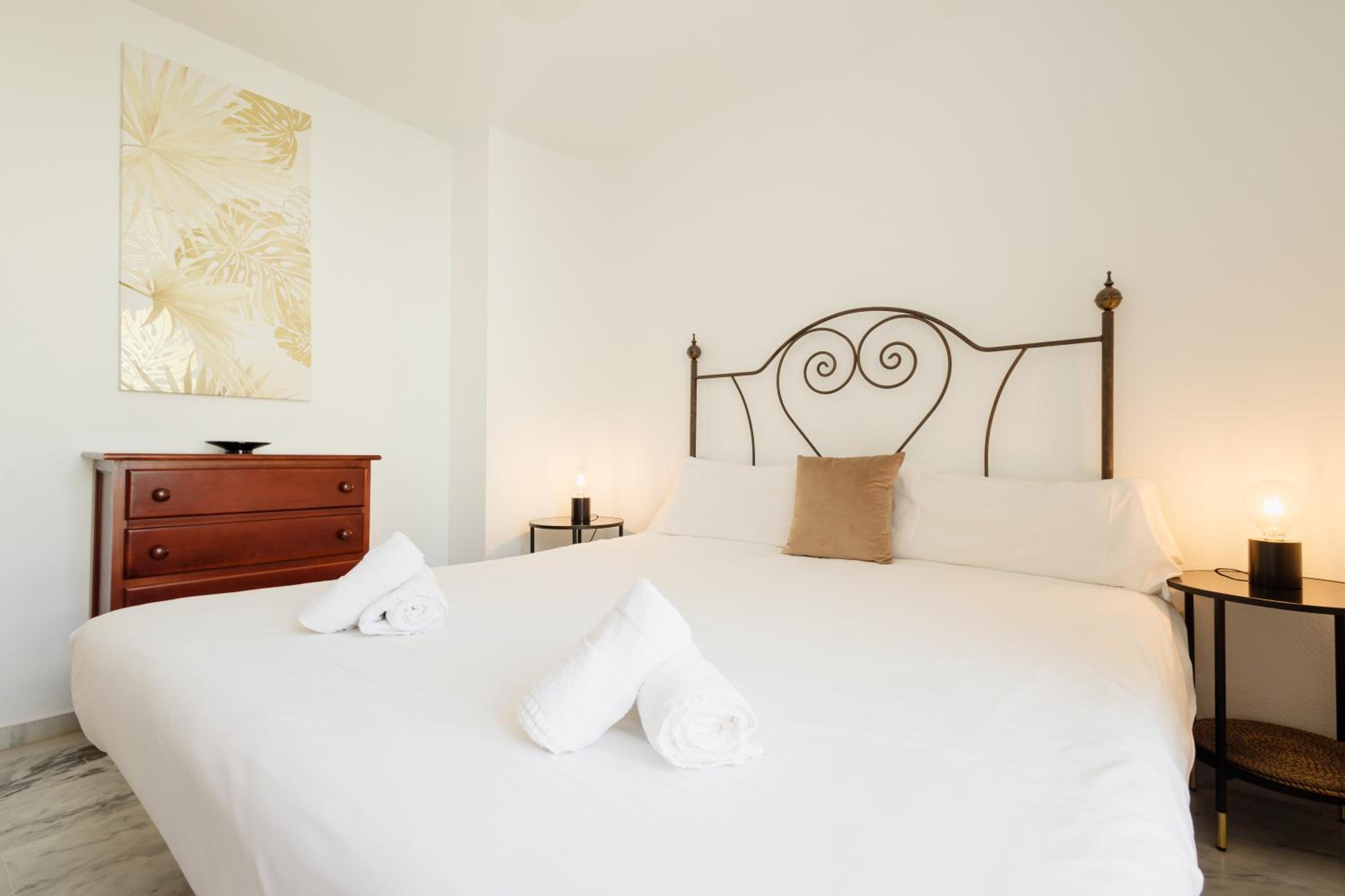 Marbella Vacations - Beautiful townhouse walking distance to the beach in Costabella, Marbella - Property Image 37