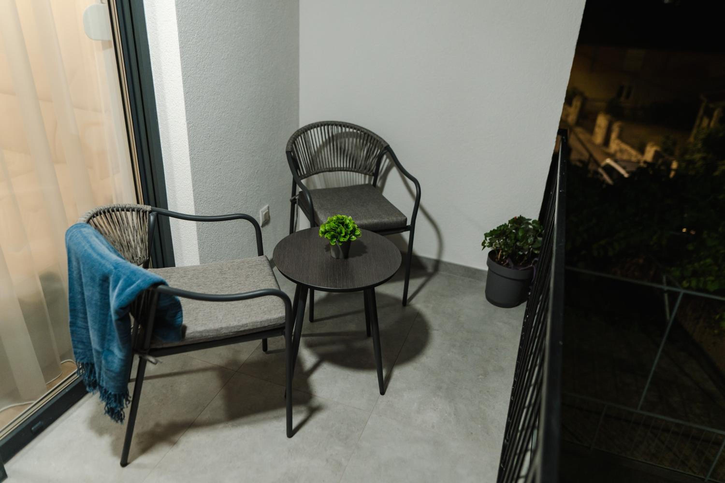 Atelier 51 - Free parking