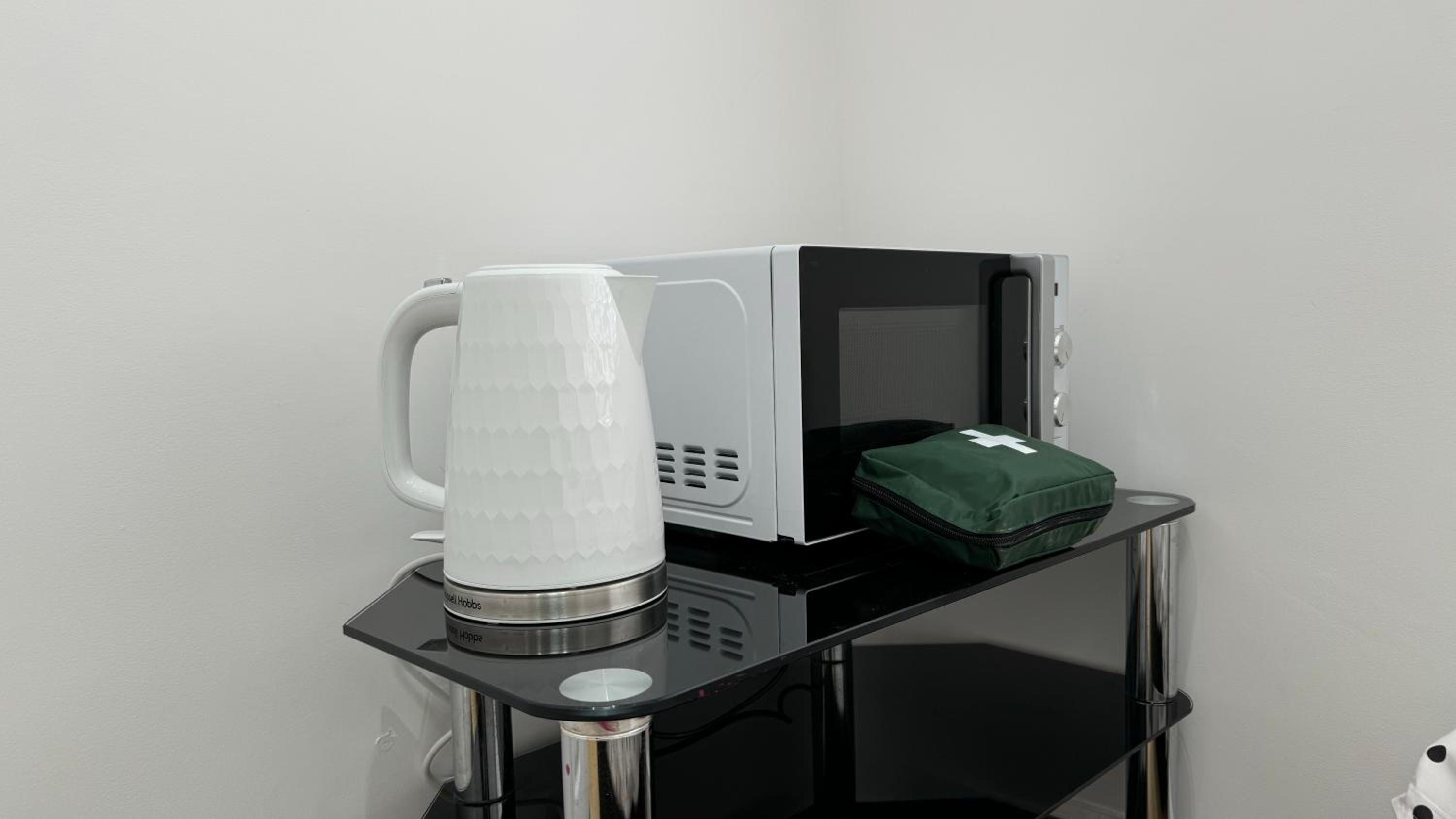 Room with en-suite facilities view 4