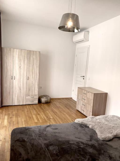 Rosie's Cozy Bright Apartment Summer Paradise