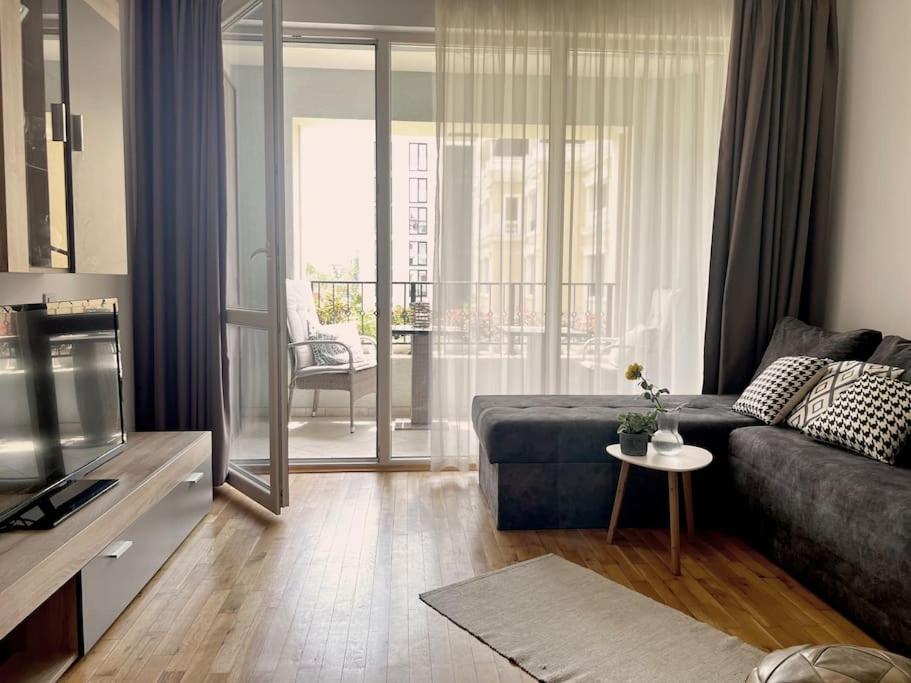 Rosie's Cozy Bright Apartment Summer Paradise