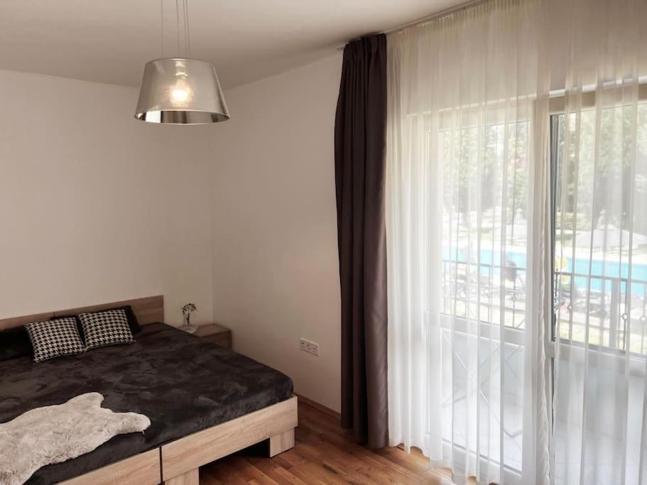 Rosie's Cozy Bright Apartment Summer Paradise