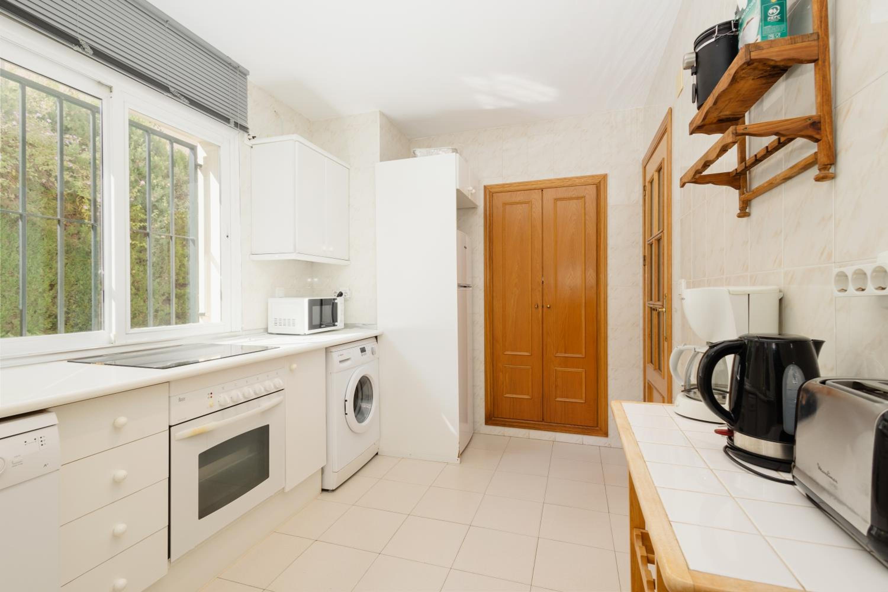 Marbella Vacations - Beautiful townhouse walking distance to the beach in Costabella, Marbella - Property Image 55