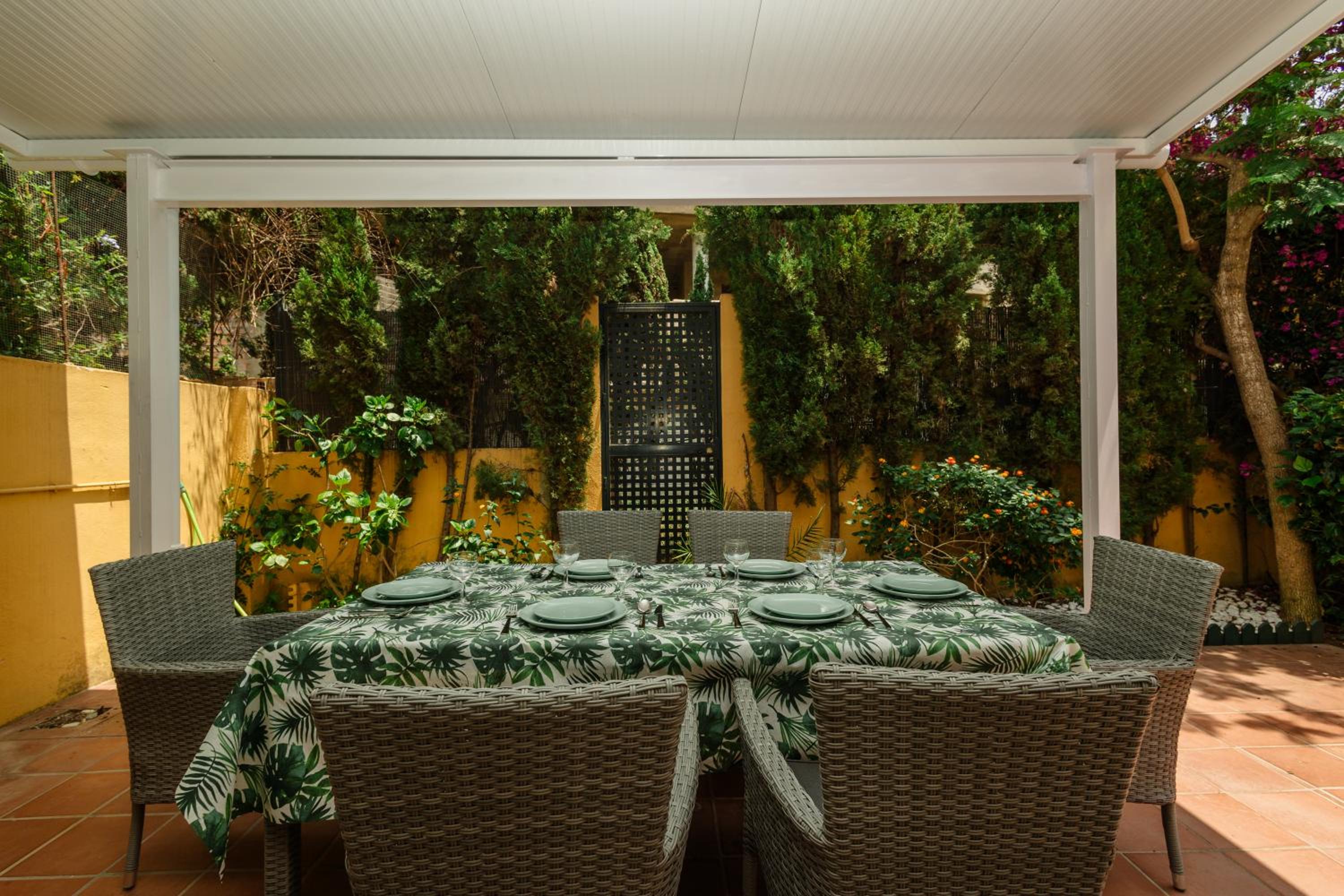 Marbella Vacations - Beautiful townhouse walking distance to the beach in Costabella, Marbella - Property Image 2
