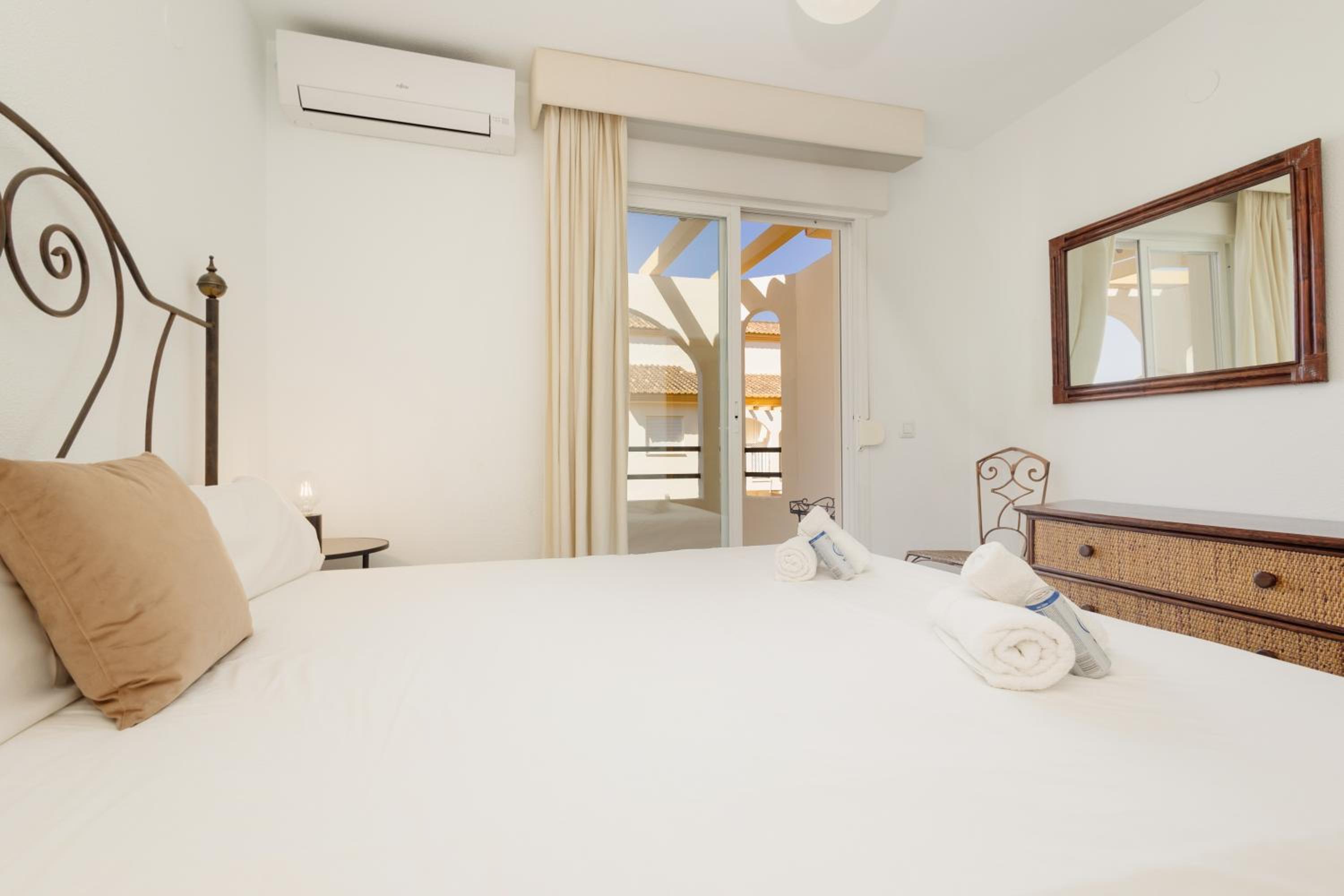 Marbella Vacations - Beautiful townhouse walking distance to the beach in Costabella, Marbella - Property Image 4