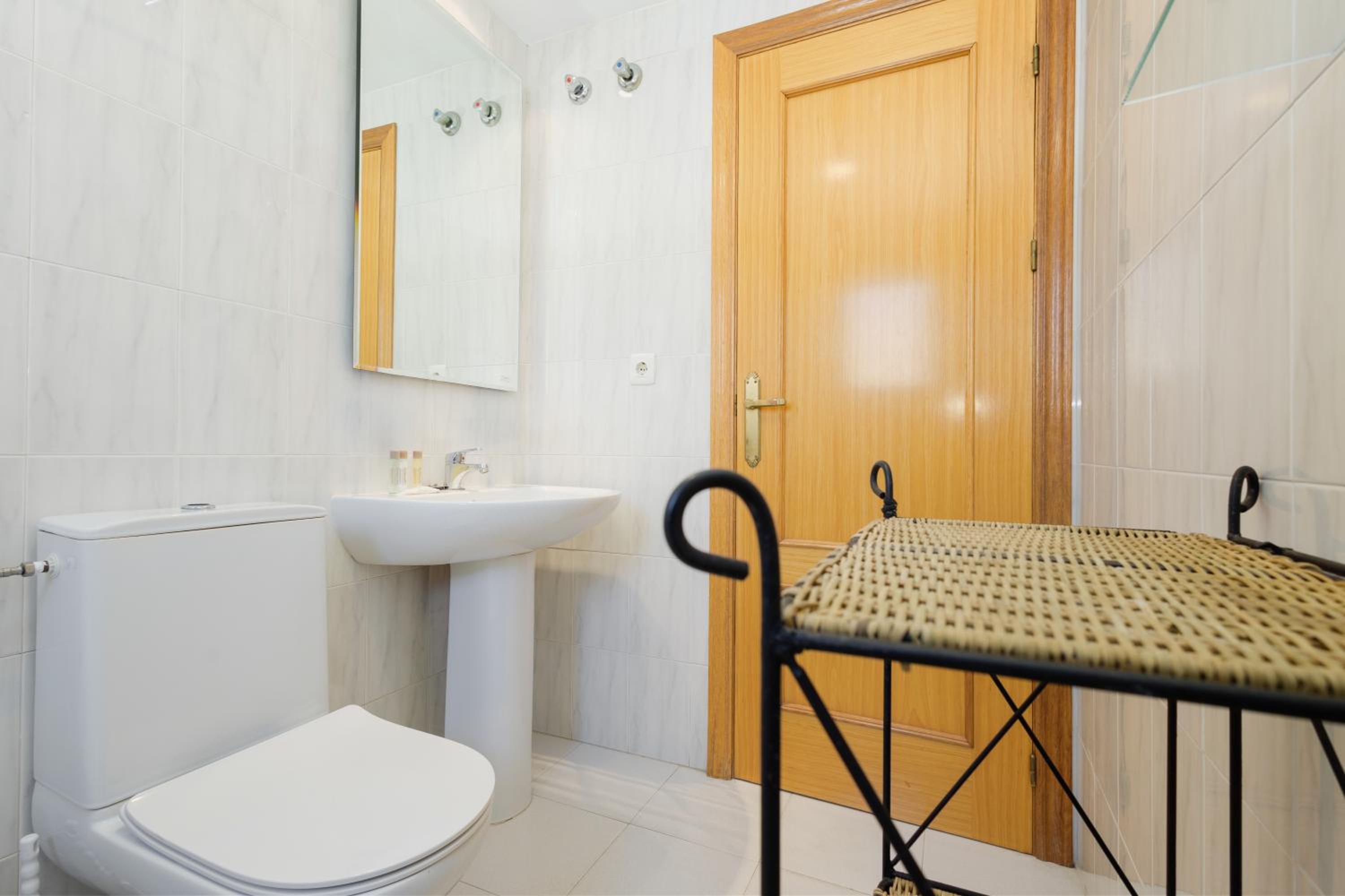Marbella Vacations - Beautiful townhouse walking distance to the beach in Costabella, Marbella - Property Image 7