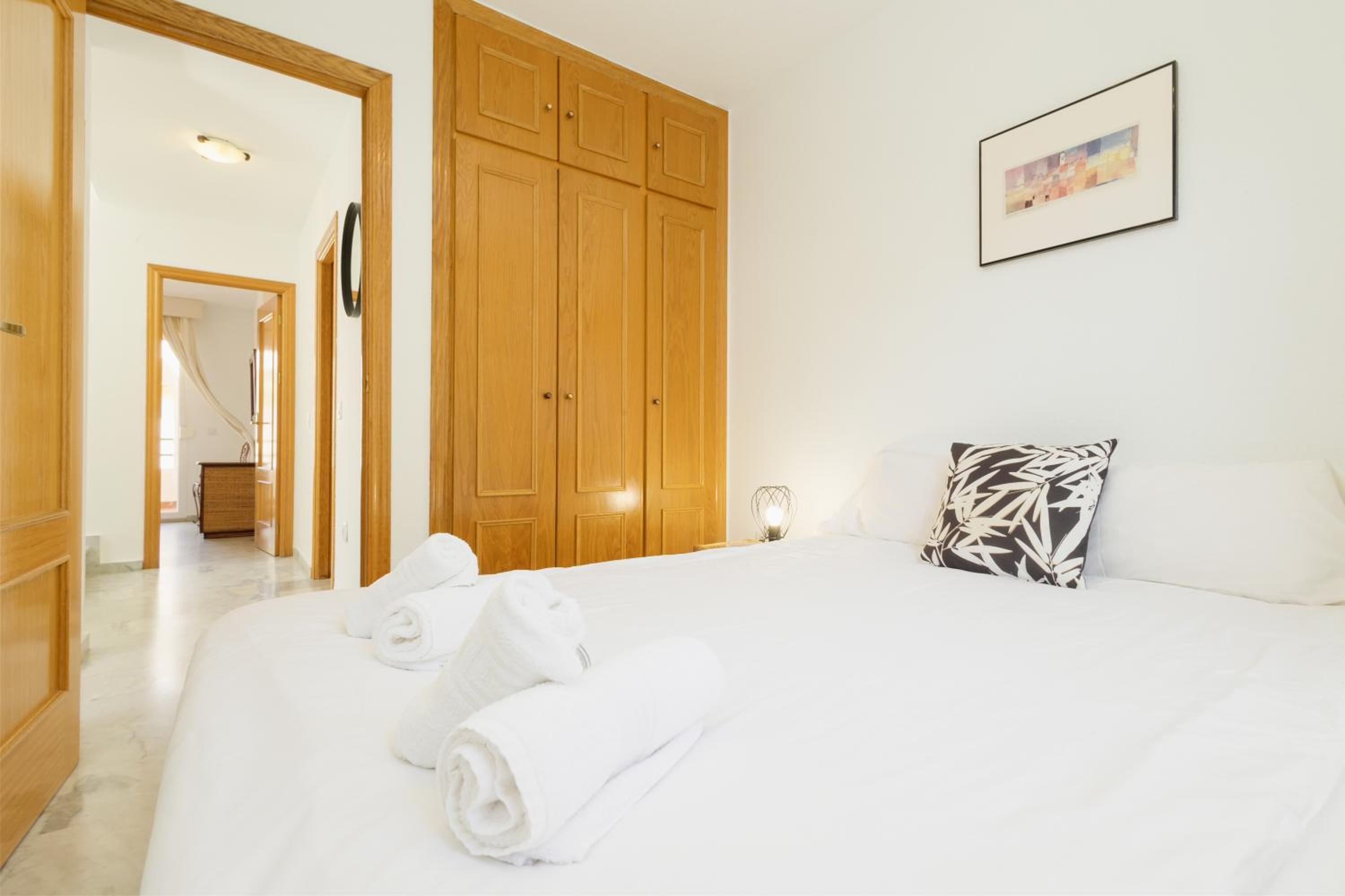 Marbella Vacations - Beautiful townhouse walking distance to the beach in Costabella, Marbella - Property Image 8