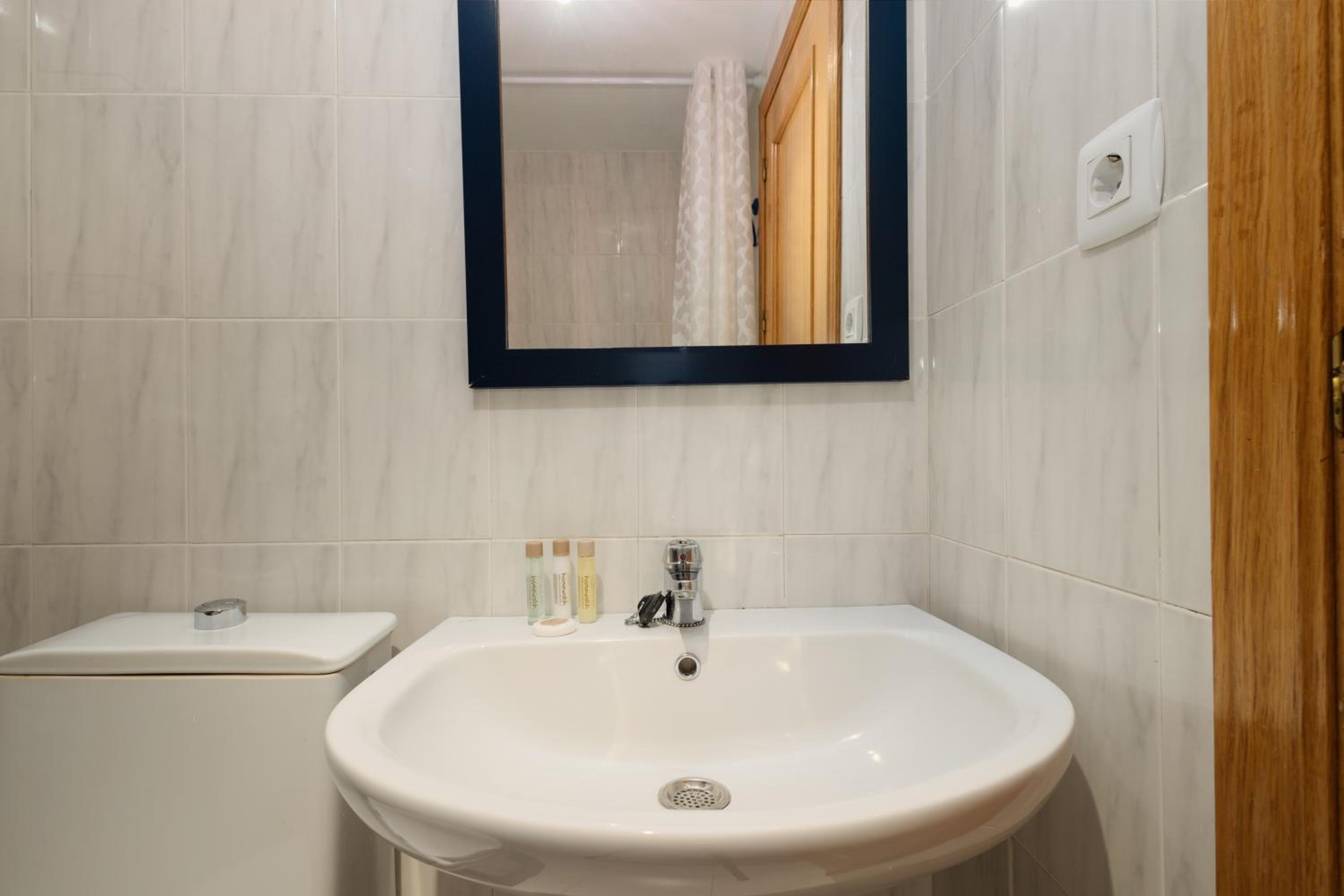 Marbella Vacations - Beautiful townhouse walking distance to the beach in Costabella, Marbella - Property Image 10