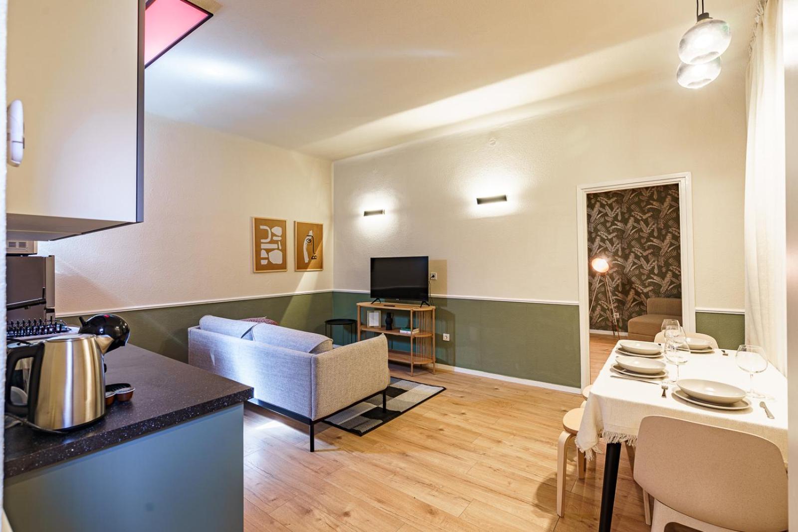 Sunny luxurious two bedroom home at Jewish district view 2