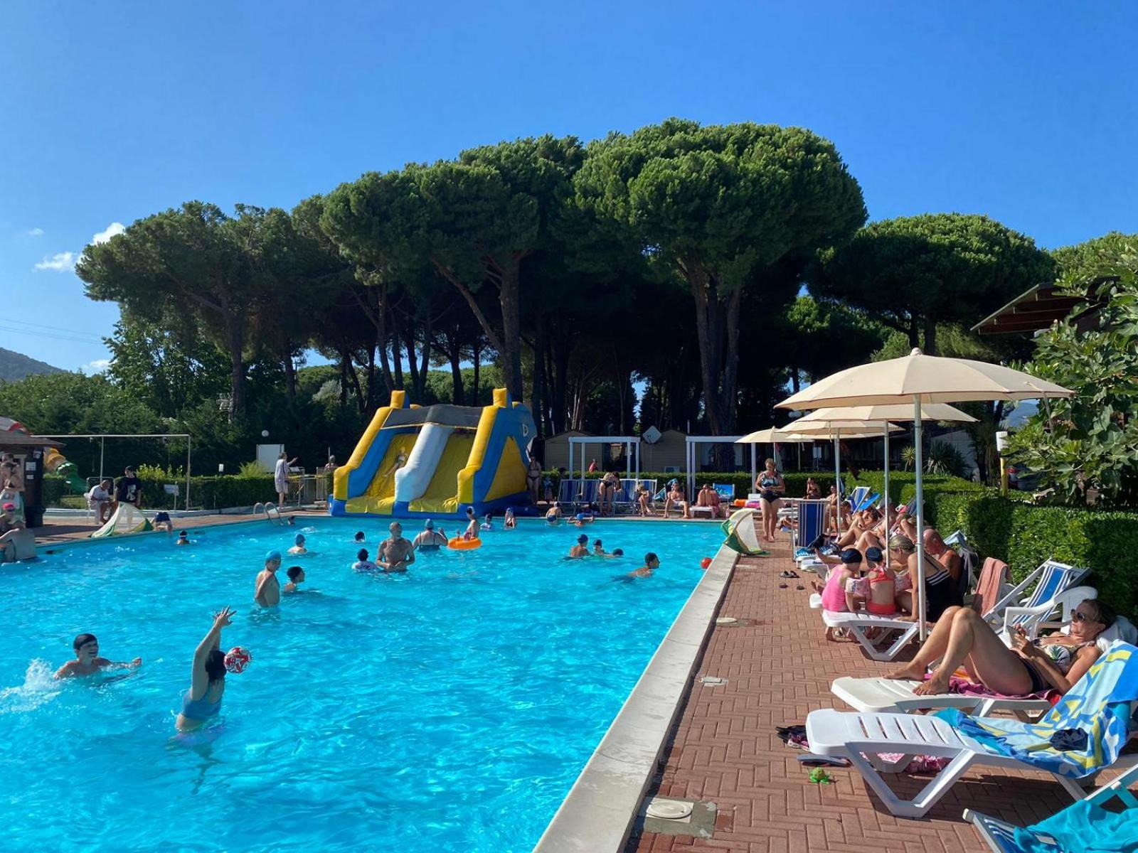 Cinque Terre 6 person campsite chalet 326 near sea view 3
