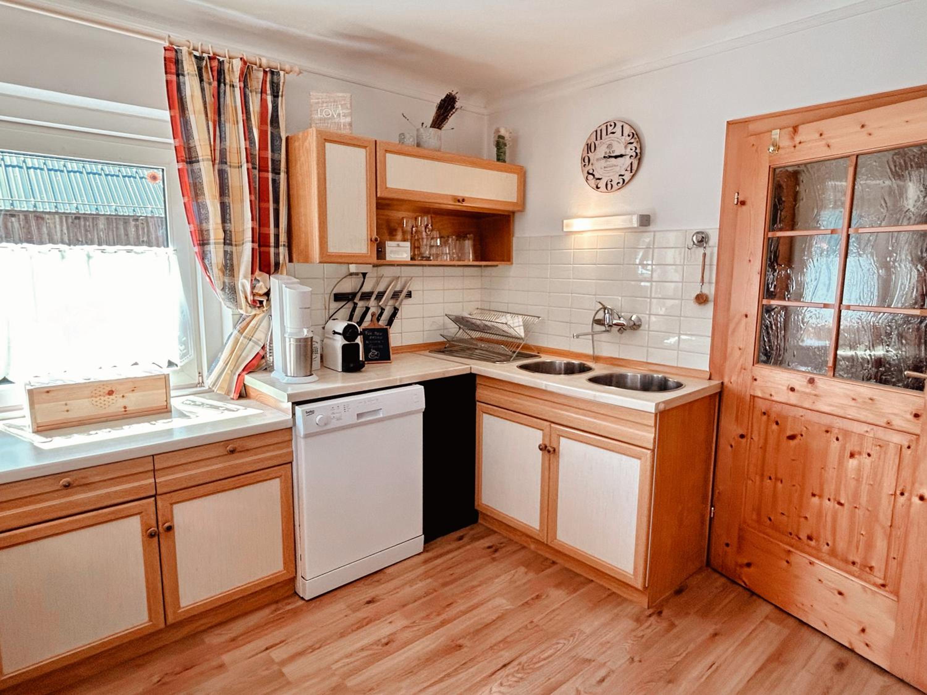 CHILLHAUS Pear Mountain by AA Holiday Homes