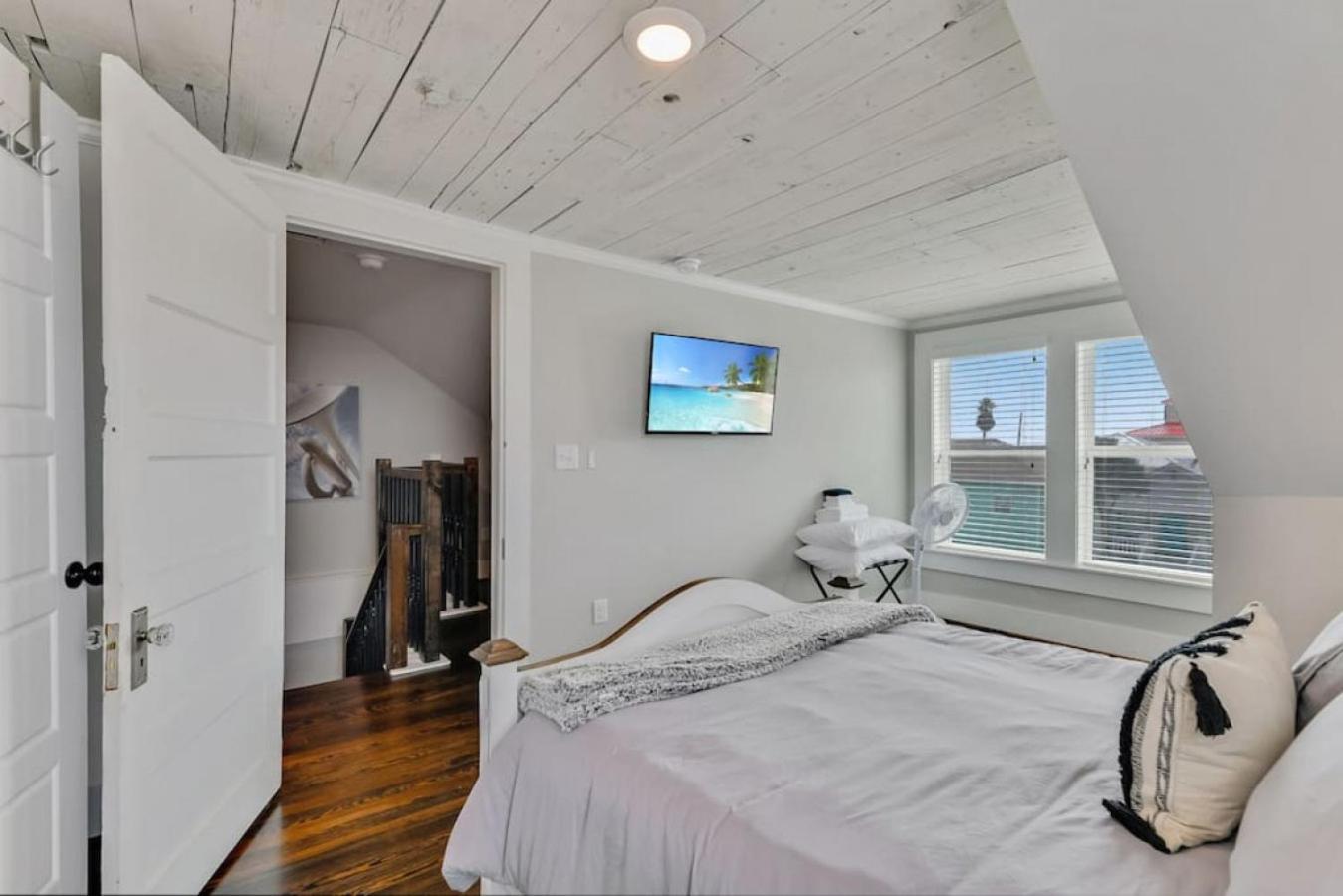 Island Time with Heated Pool Walk to Beach and Pleasure Pier view 4