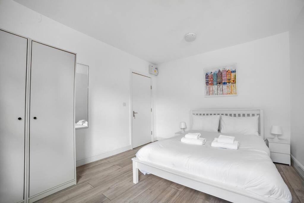 Stylish Stay 2-bed by Tower of London
