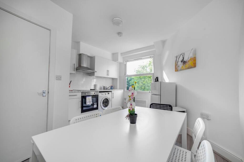 Stylish Stay 2-bed by Tower of London