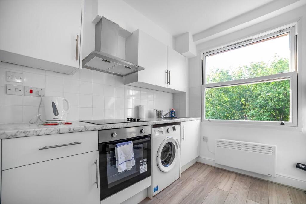 Stylish Stay 2-bed by Tower of London