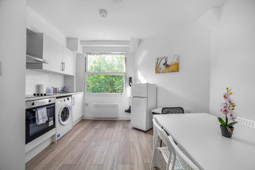 Stylish Stay 2-bed by Tower of London