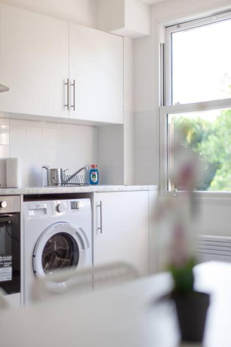 Stylish Stay 2-bed by Tower of London