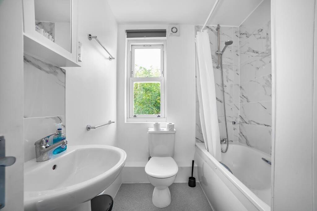 Stylish Stay 2-bed by Tower of London