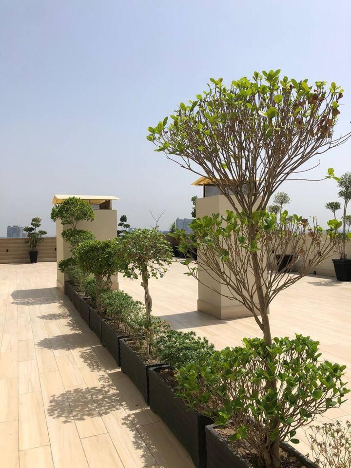 BNR - The Opus Residences - Studio Luxury Apartment Gulberg view 2