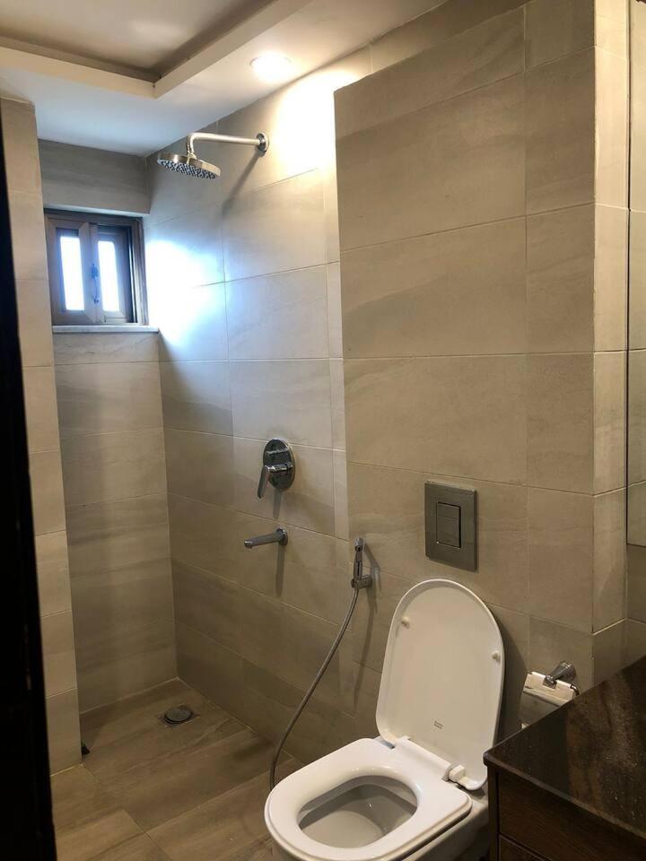 BNR - The Opus Residences - Studio Luxury Apartment Gulberg view 5