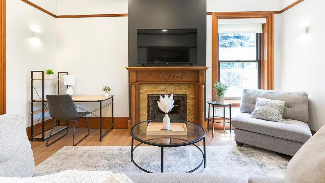 Landing at Baricelli - 1 Bedroom in University Circle view 5
