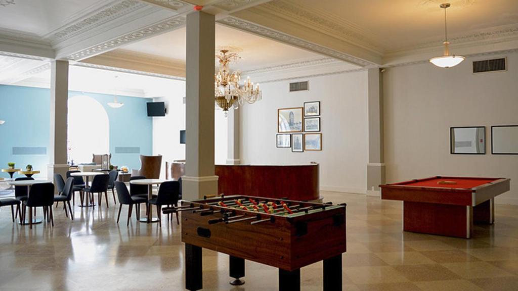 Landing at 275 on the Park - Congress - Studio in De Baliviere Place view 4