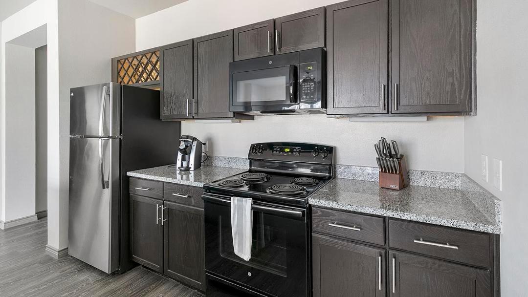 Landing at Bottle House of Main - 2 Bedrooms in Fort Worth