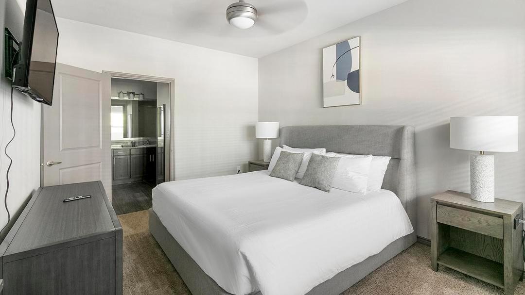 Landing at Bottle House of Main - 2 Bedrooms in Fort Worth