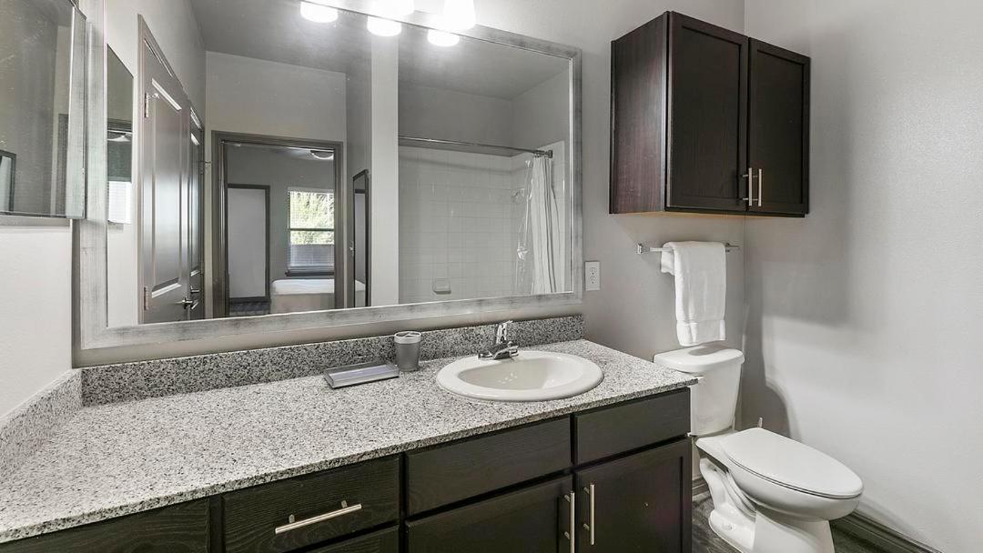 Landing at Bottle House of Main - 2 Bedrooms in Fort Worth