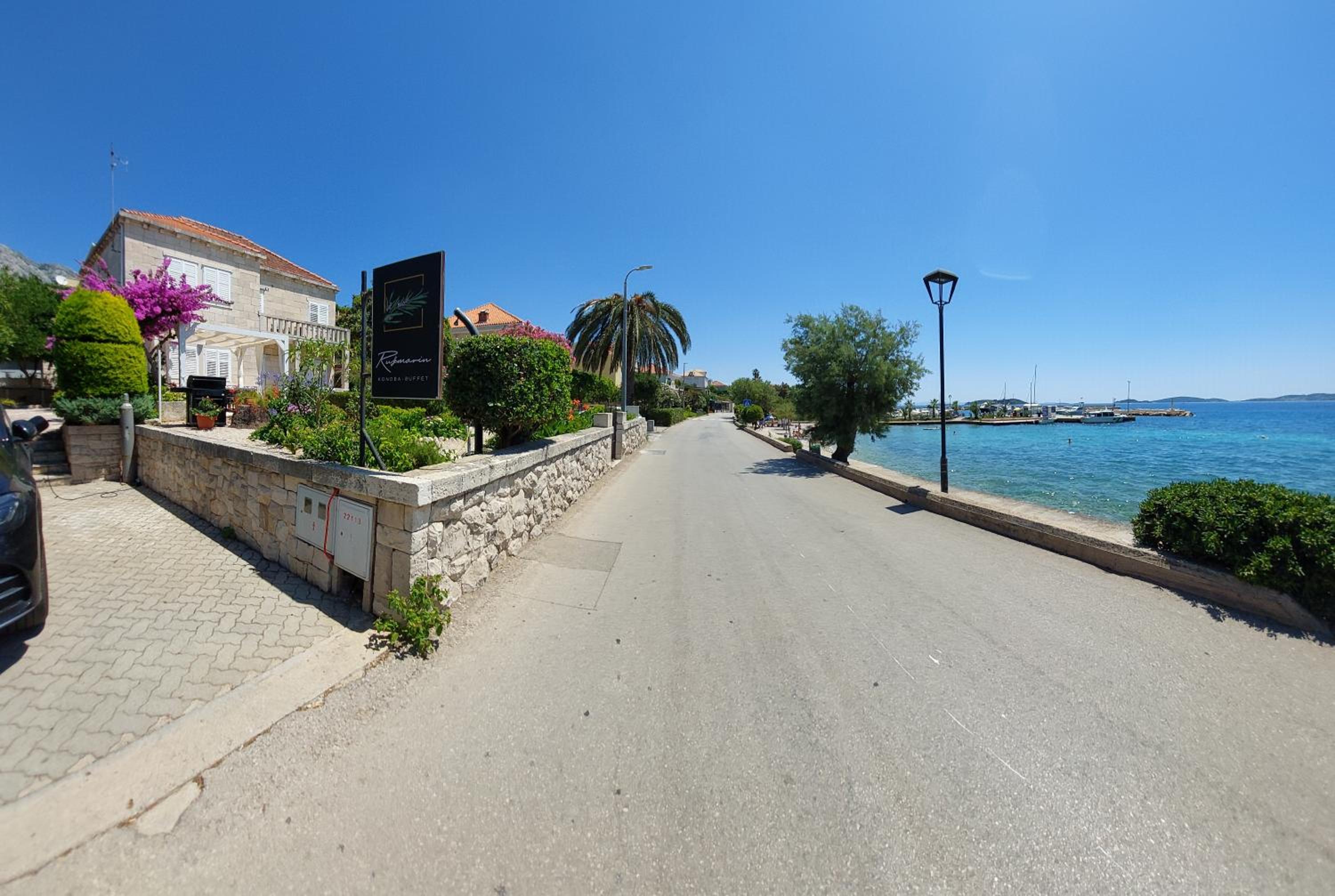 Apartment Karmen by the sea view 2