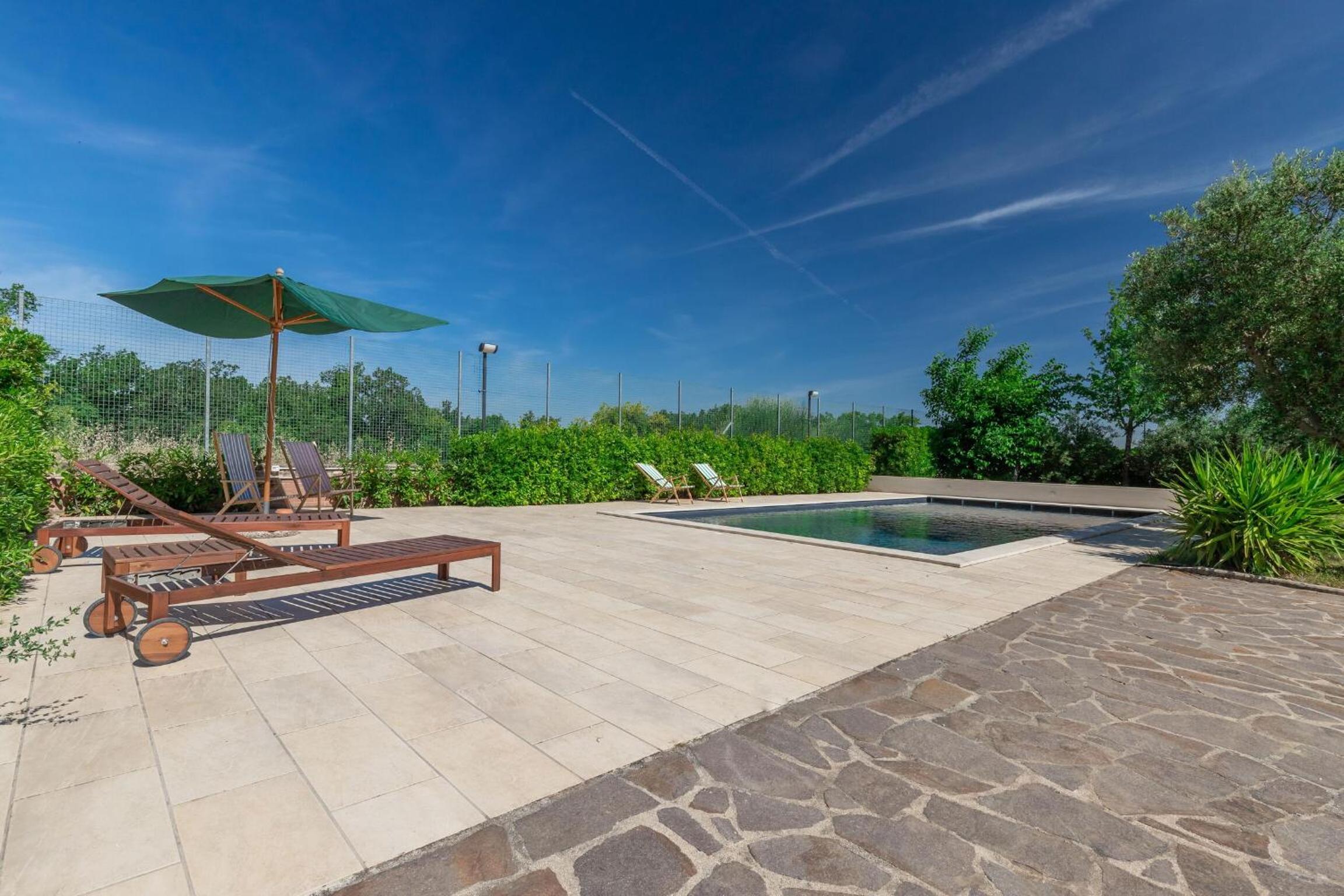 Italian Experience - Sunrise Hill Holiday Home view 2
