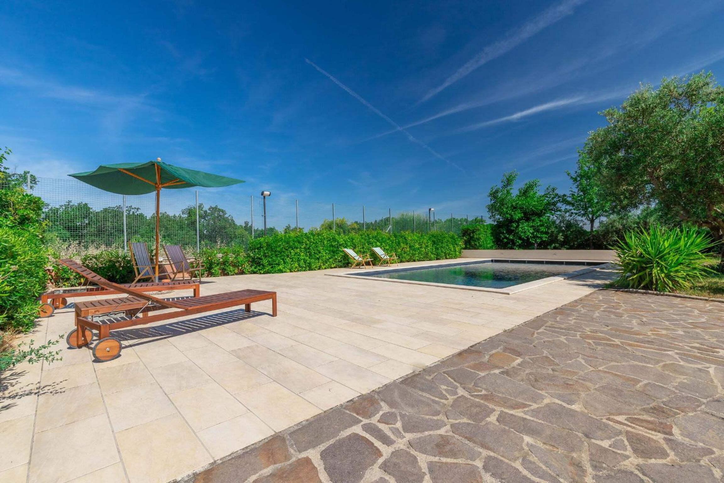 Italian Experience - Sunrise Hill Holiday Home view 3