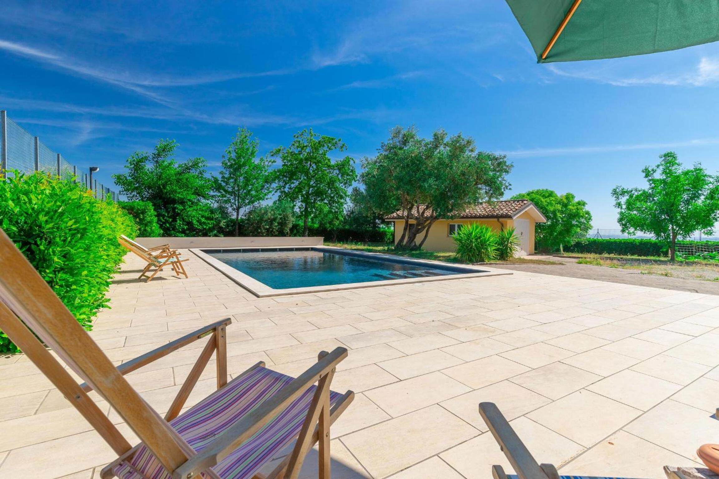 Italian Experience - Sunrise Hill Holiday Home view 4