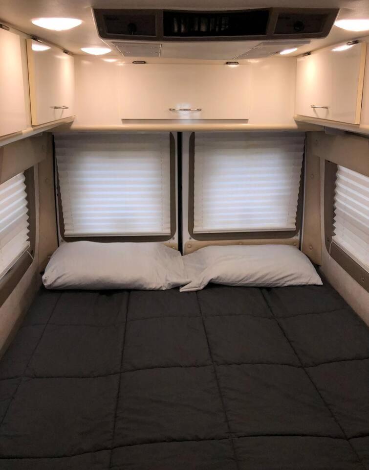 Private and cozy RV with full hookups in a convenient area with direct bus to NYC Manhattan only 2 blocks away