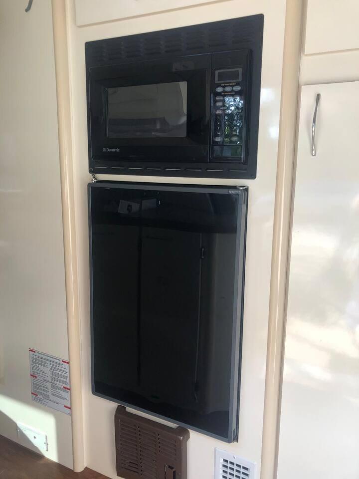 Private and cozy RV with full hookups in a convenient area with direct bus to NYC Manhattan only 2 blocks away