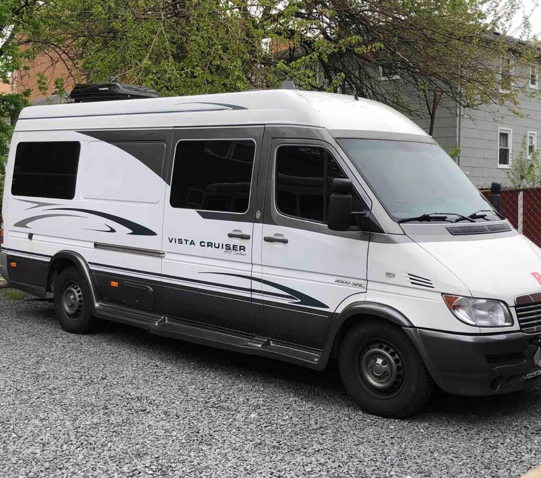 Private and cozy RV with full hookups in a convenient area with direct bus to NYC Manhattan only 2 blocks away