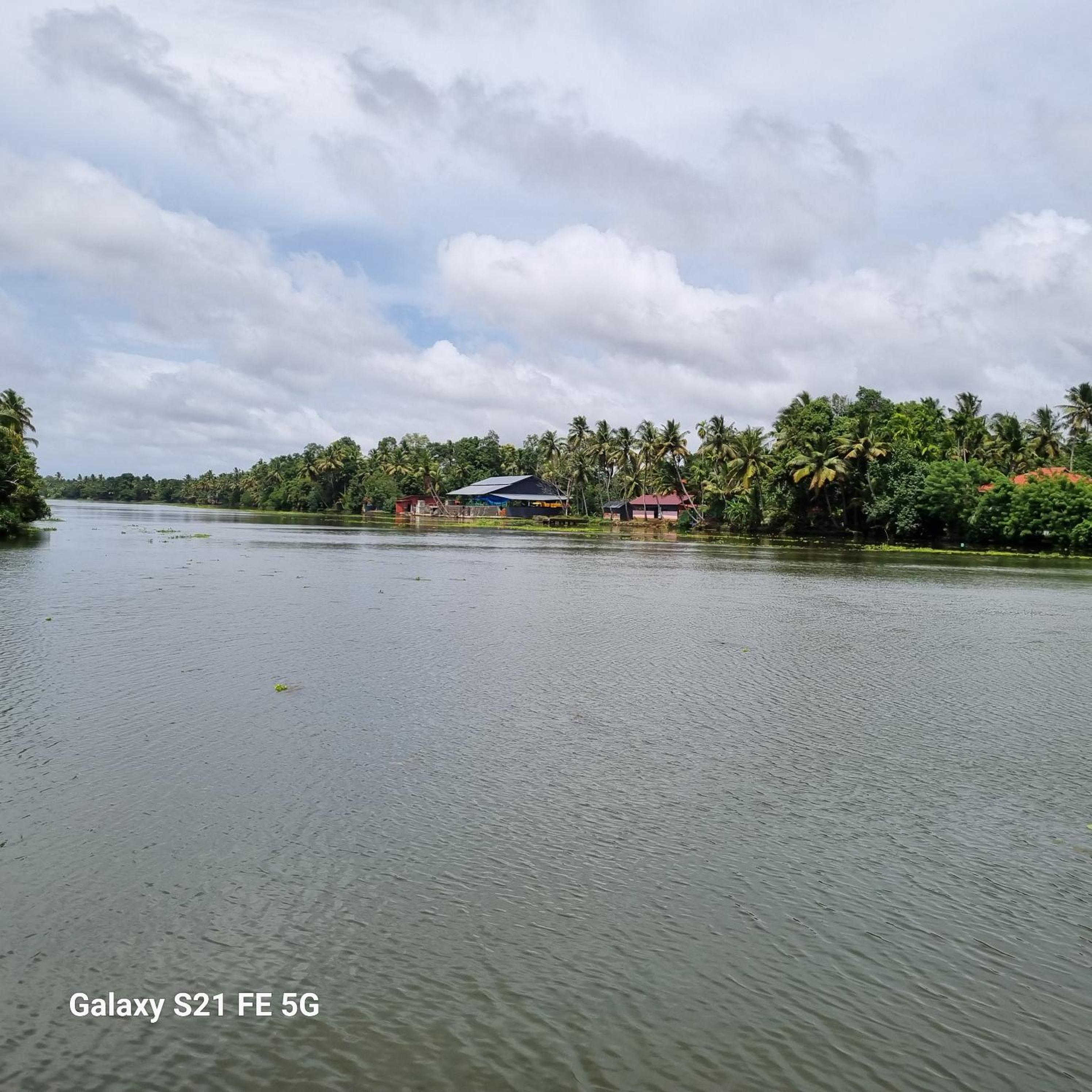 Riverview villa