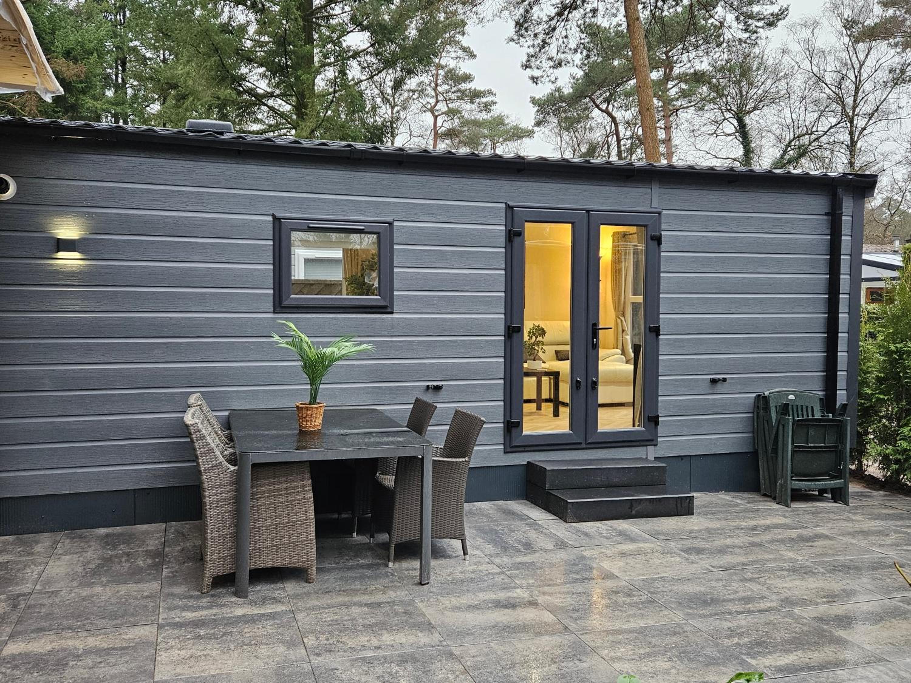 VELUWE HOENDERLOO LUXURY CHALET WITH PRIVATE SAUNA AND HOT TUB - Swimming Pool Tennis Court Supermarket Bowling Alley Theatre and Entertainment for Childre view 2