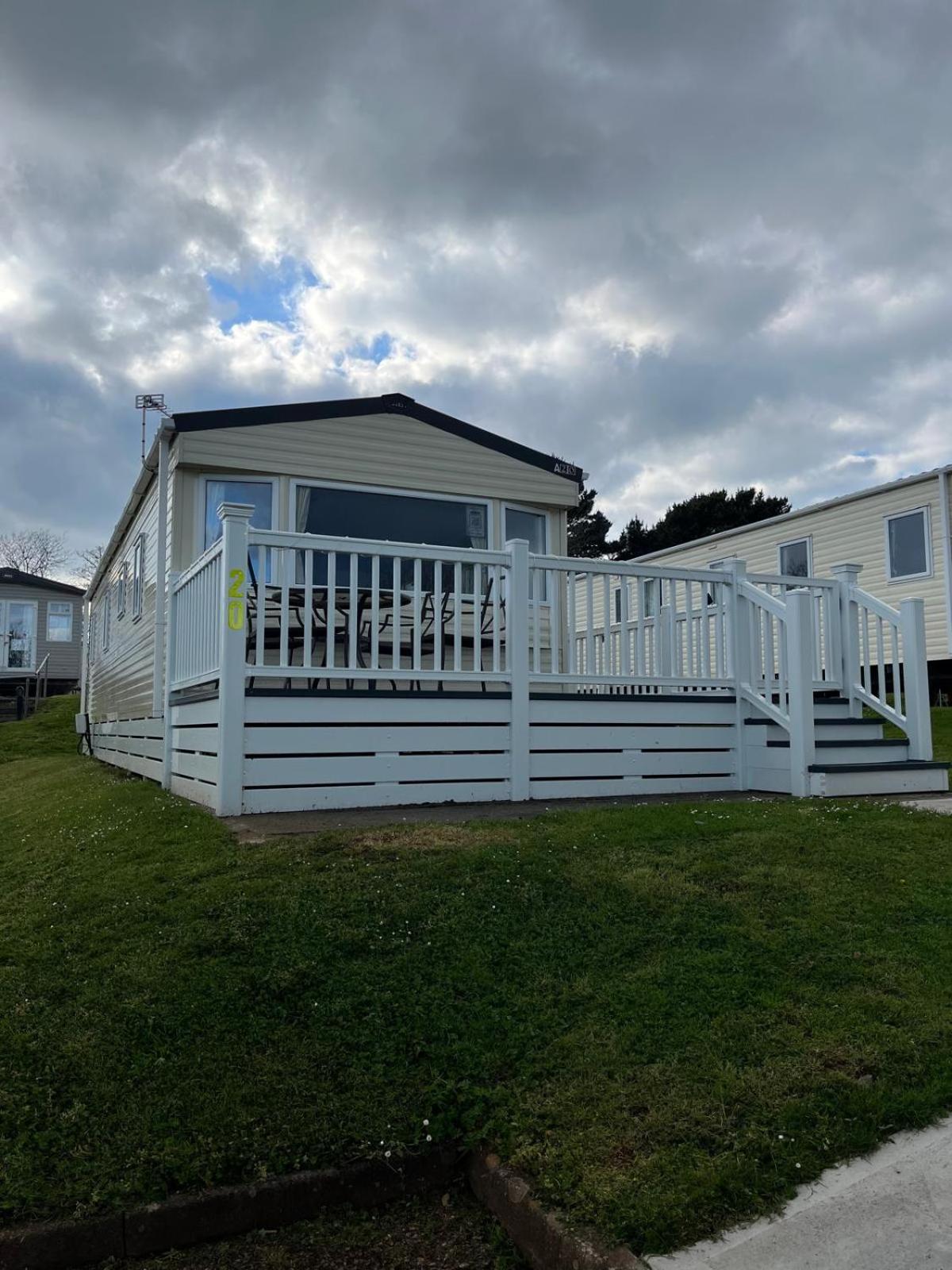 Lovely 3 bedroom caravan to rent in the lovely Hoburne Devon Bay view 5