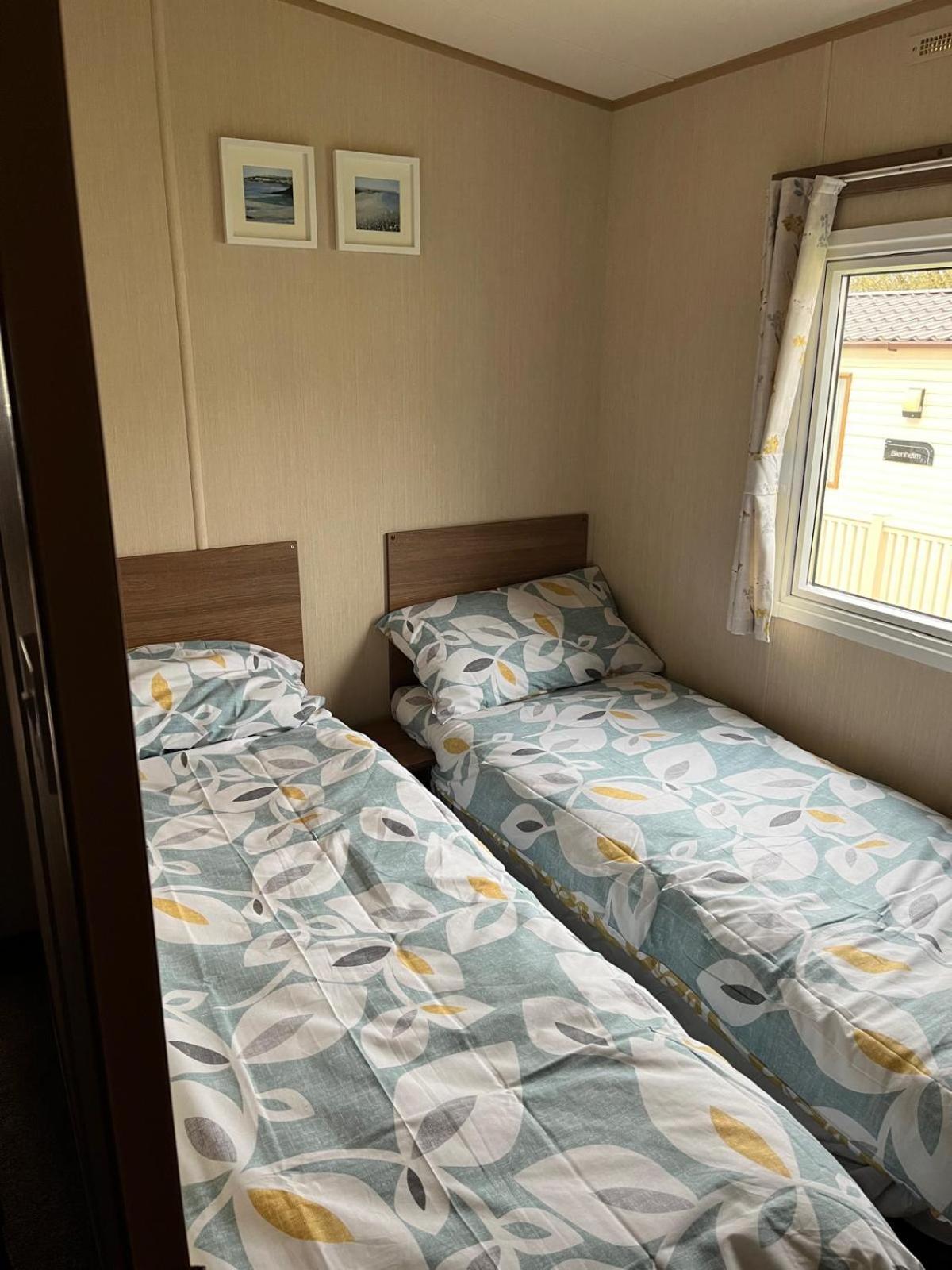 Lovely 3 bedroom caravan to rent in the lovely Hoburne Devon Bay view 4