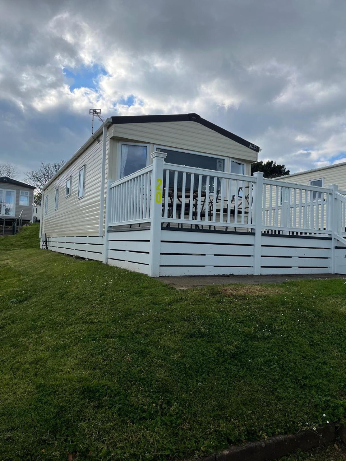 Hotel Lovely 3 bedroom caravan to rent at Hoburne Devon Bay