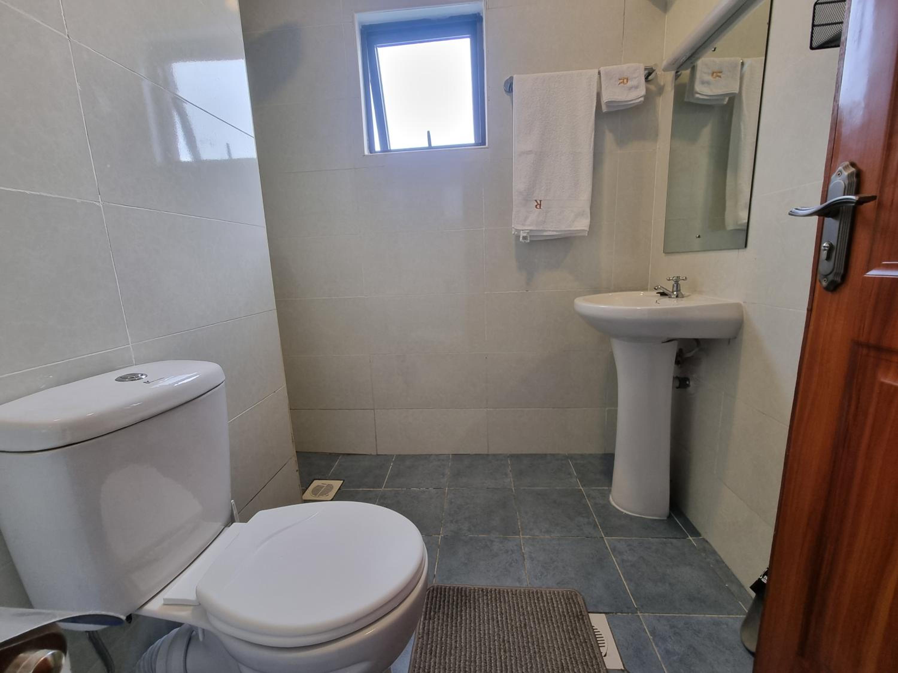 Luxore Rozina Airport View Apartment, Syokimau Nairobi view 5